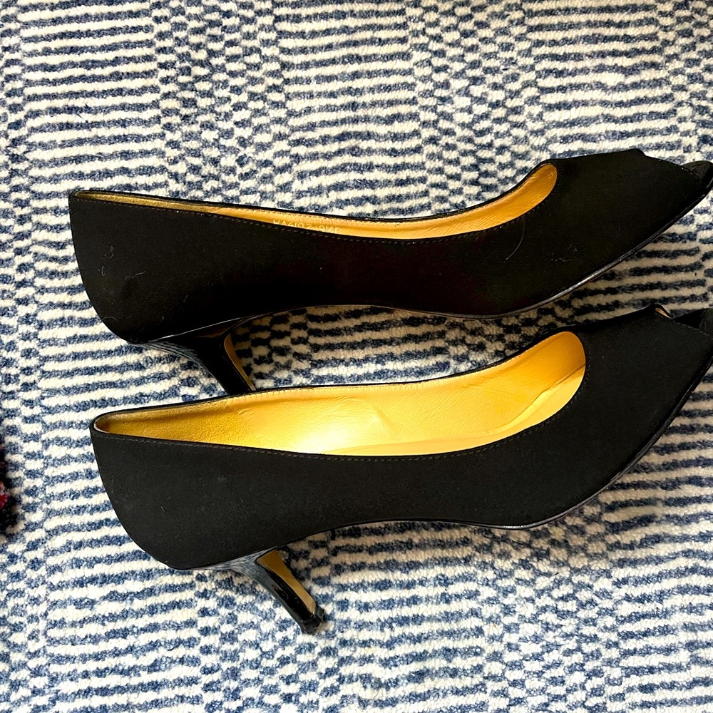 Bruno Magli size 9.5 heels. Peep toe